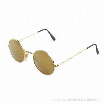 Classic sunglasses with polarized lens